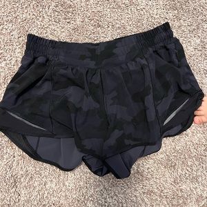 Lululemon hotty shorts 2.5 in